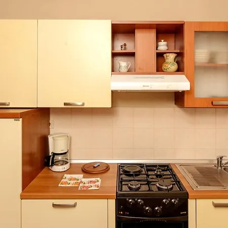 Apartment Kalebja Apartment For 6 People For Happy